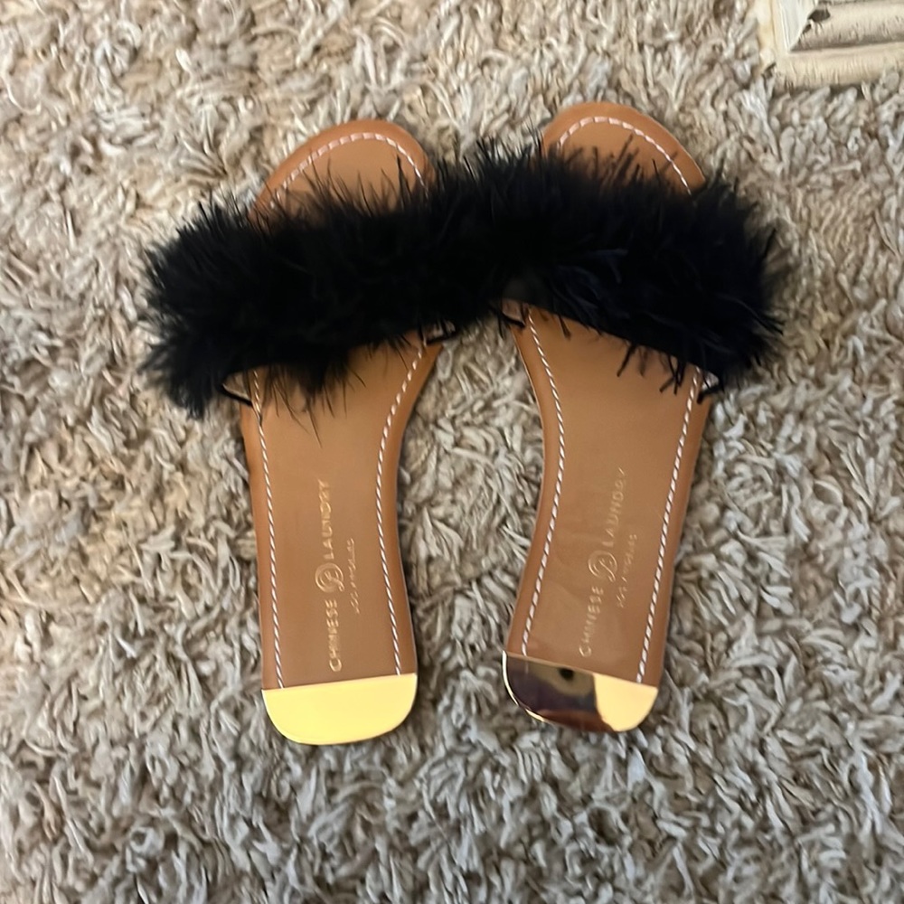 Chinese Laundry slip on sandals with adorable black feather details